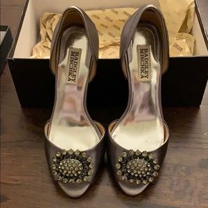 Badgley mischka silver heels